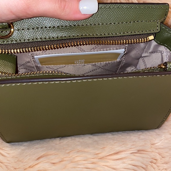 Michael Kors mini Selma crossbody bag - Picture 3 of 4